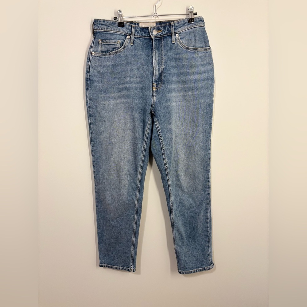 Everlane“The Curvy Cheeky” Jean